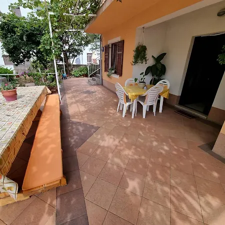 Lilic With Terrace In A Quiet Area Apartament *