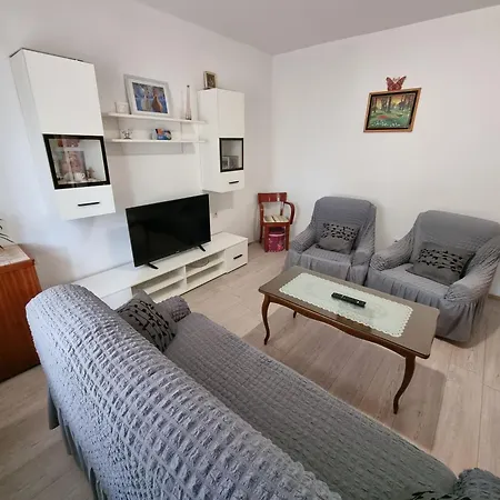 Apartament Lilic With Terrace In A Quiet Area *