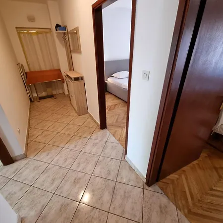 Lilic With Terrace In A Quiet Area Apartament *