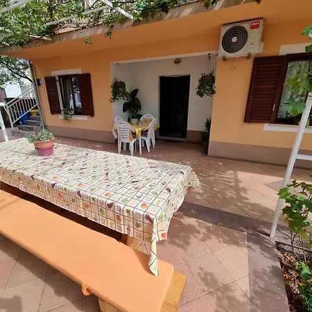 Lilic With Terrace In A Quiet Area *