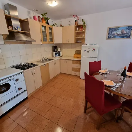 Apartament Lilic With Terrace In A Quiet Area Crikvenica