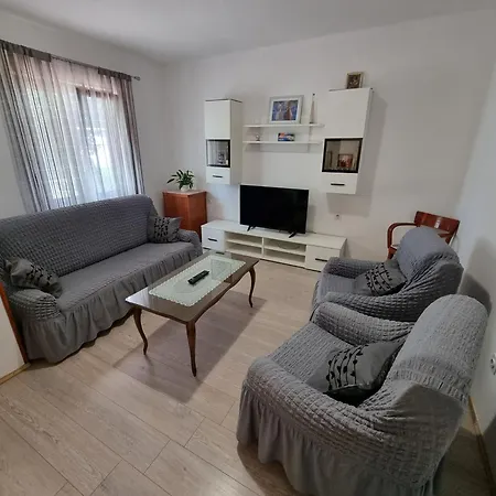 Lilic With Terrace In A Quiet Area Crikvenica