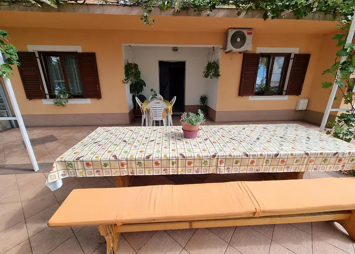 Lilic With Terrace In A Quiet Area Apartamento Crikvenica