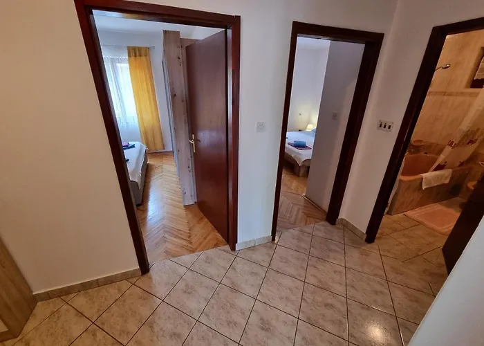 Lilic With Terrace In A Quiet Area Apartamento Crikvenica
