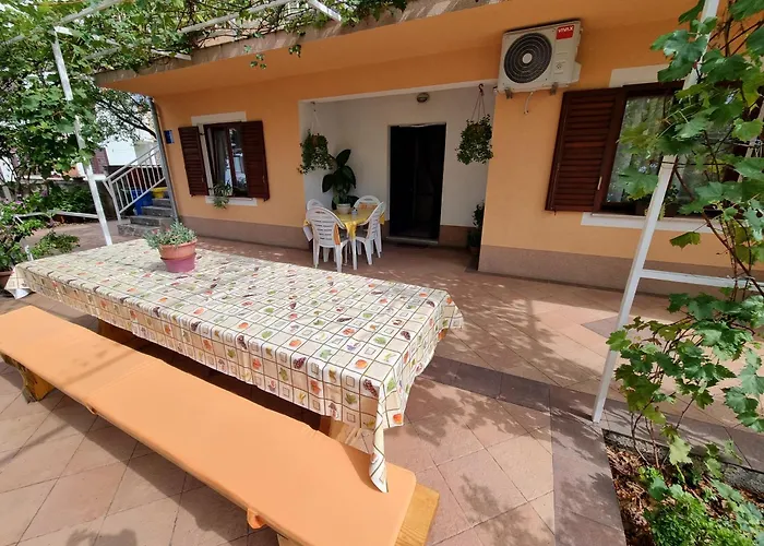 Lilic With Terrace In A Quiet Area *