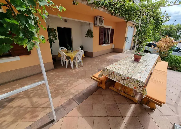 Lilic With Terrace In A Quiet Area Apartamento Crikvenica